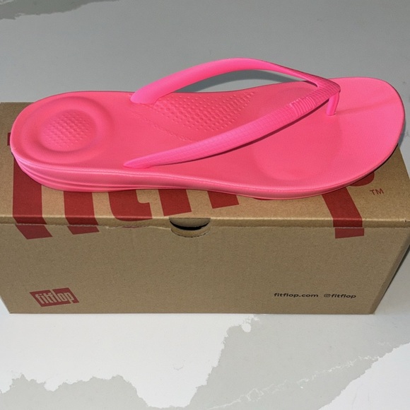 NWT Fitflop IQushion Flip Flops MSRP $38 Pop Pink - Picture 7 of 12